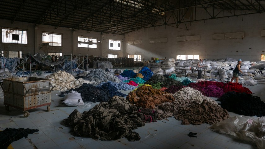 Kemerdekaan Bukan Cuma Soal Merah Putih, Tapi Juga Bebas dari Fast Fashion!